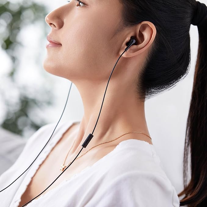 Amazon Basics Wired Earbuds - Image 4